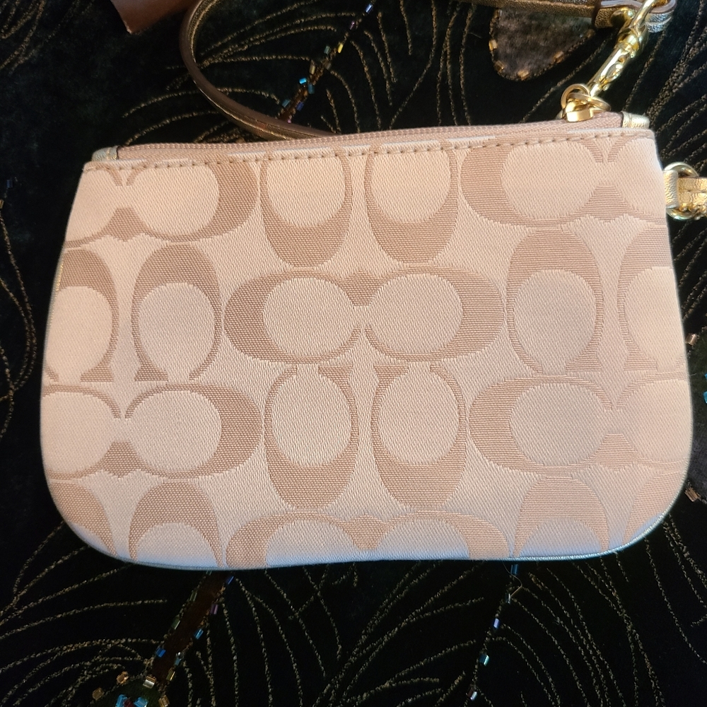 NWOT Rare Coach Poppy Wrislet - Picture 7 of 8